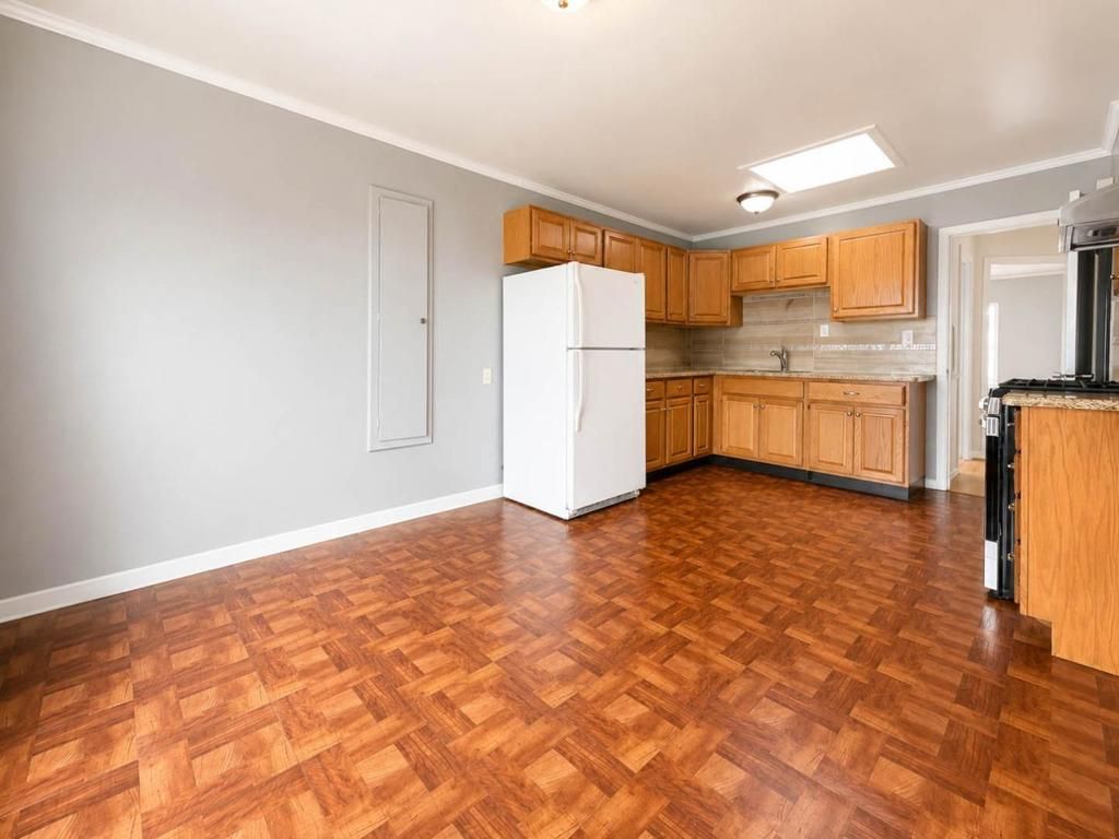 Image 7 of property listing at 2442 41st Avenue, San Francisco, CA 94116