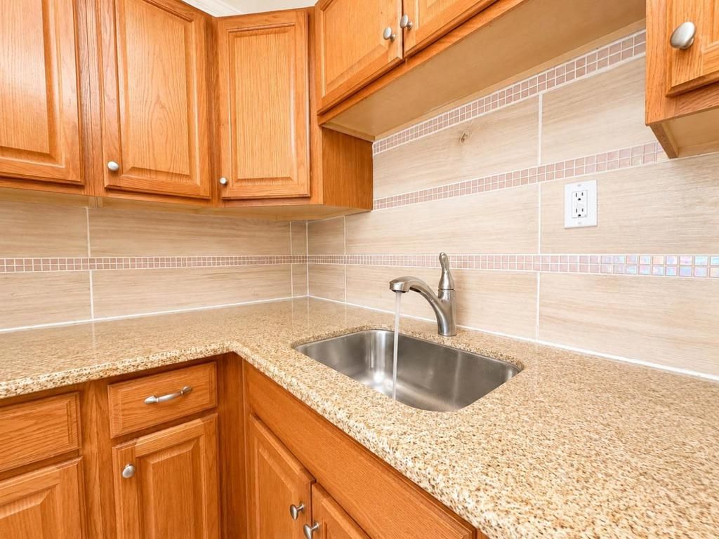 Image 9 of property listing at 2442 41st Avenue, San Francisco, CA 94116