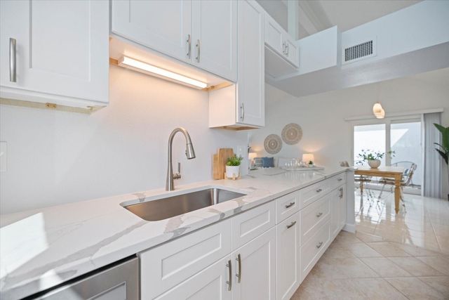 1585 TARPON CENTER DRIVE 20, Venice, FL 34285