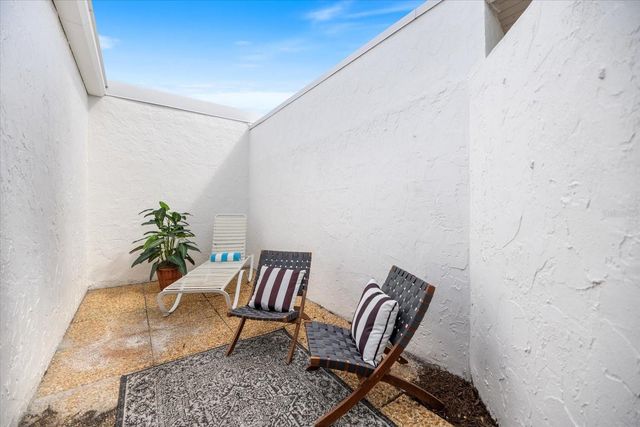 1585 TARPON CENTER DRIVE 20, Venice, FL 34285