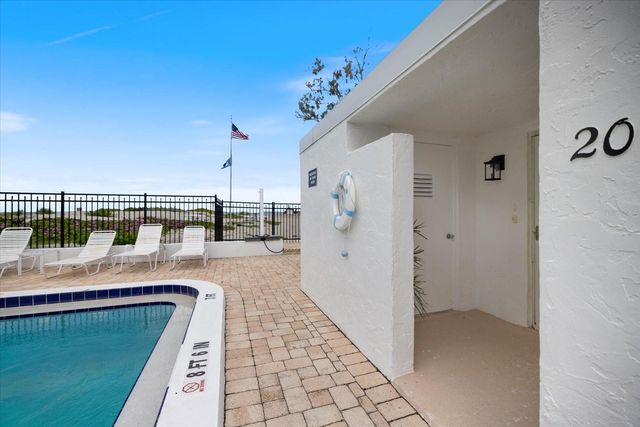 1585 TARPON CENTER DRIVE 20, Venice, FL 34285