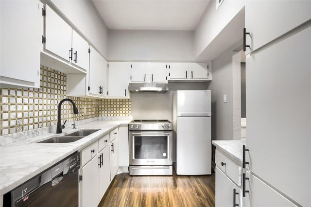 1818 Augusta Drive 13, Houston, TX 77057
