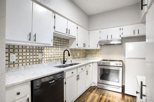 1818 Augusta Drive 13, Houston, TX 77057