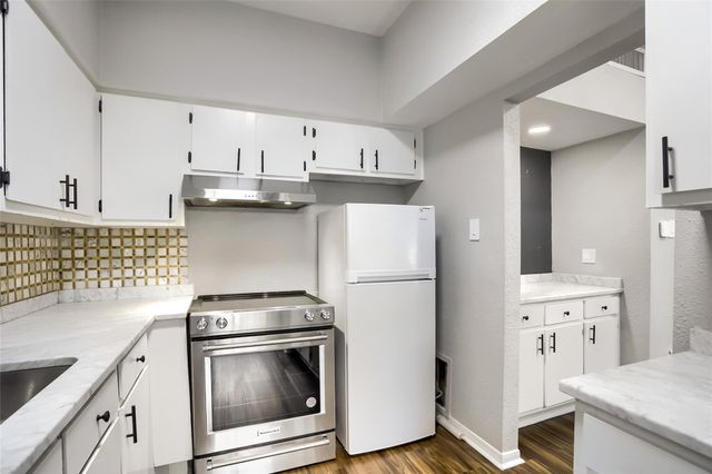 1818 Augusta Drive 13, Houston, TX 77057