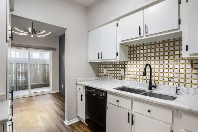 1818 Augusta Drive 13, Houston, TX 77057