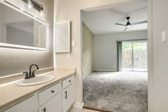 1818 Augusta Drive 13, Houston, TX 77057