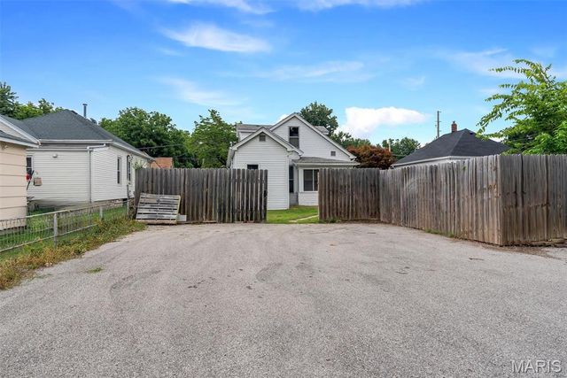 907 Hawley Avenue, Alton, IL 62002