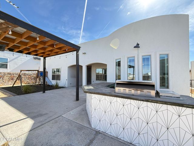 7467 SMUGGLERS GULCH Court, El Paso, TX 79911