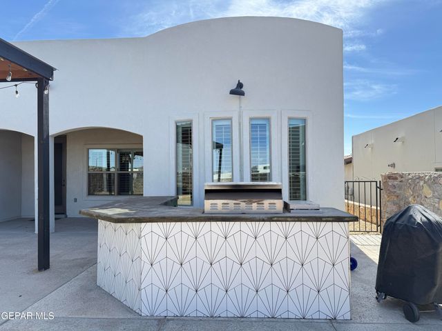 7467 SMUGGLERS GULCH Court, El Paso, TX 79911