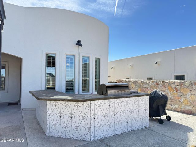 7467 SMUGGLERS GULCH Court, El Paso, TX 79911