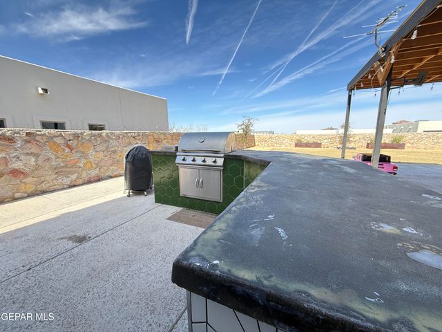 7467 SMUGGLERS GULCH Court, El Paso, TX 79911