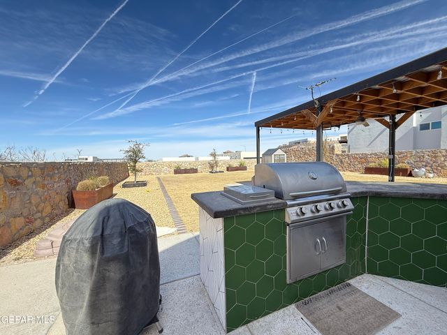 7467 SMUGGLERS GULCH Court, El Paso, TX 79911