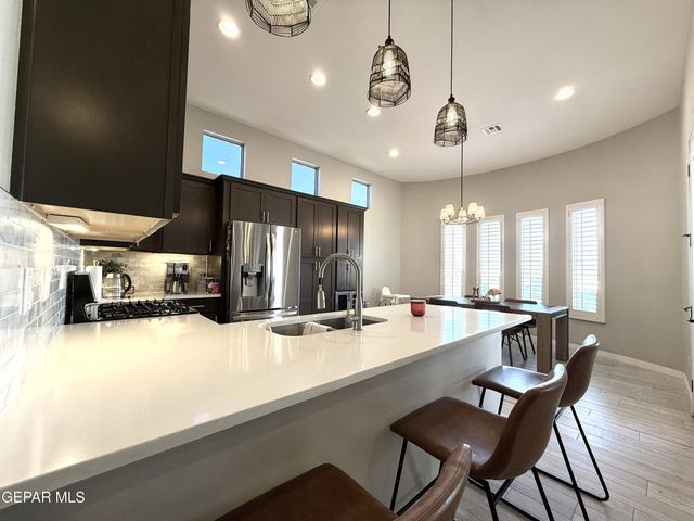 7467 SMUGGLERS GULCH Court, El Paso, TX 79911