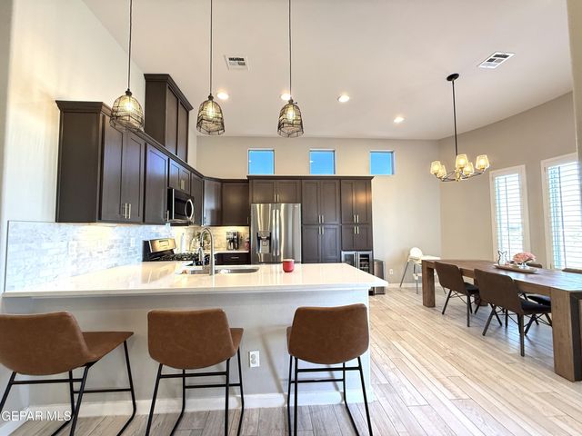 7467 SMUGGLERS GULCH Court, El Paso, TX 79911