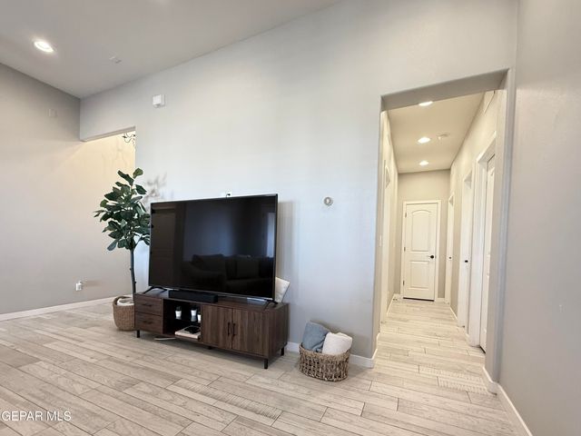 7467 SMUGGLERS GULCH Court, El Paso, TX 79911