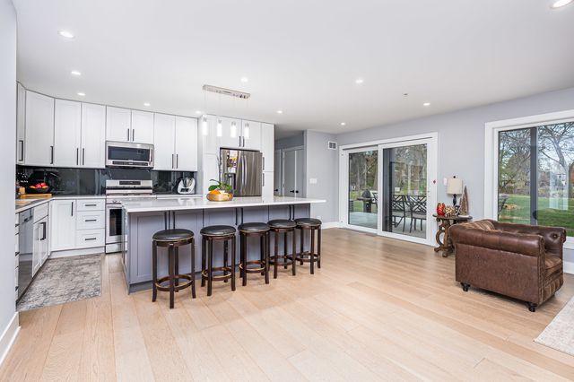 101 N Schoenbeck Road, Prospect Heights, IL 60070