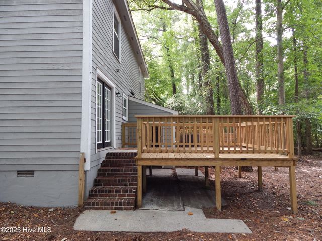 112 Ridge Place, Greenville, NC 27834