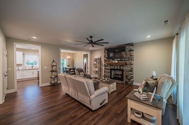 1725 N Friendship Road, Paducah, KY 42001