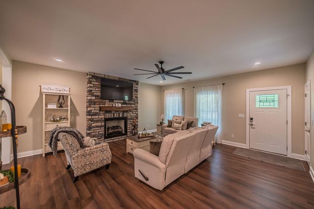 1725 N Friendship Road, Paducah, KY 42001