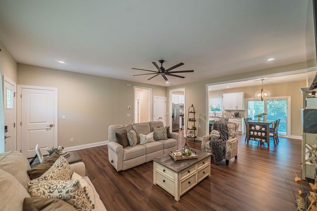 1725 N Friendship Road, Paducah, KY 42001