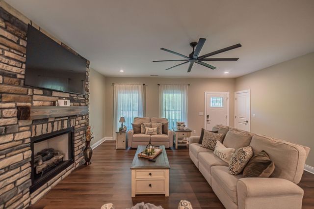 1725 N Friendship Road, Paducah, KY 42001