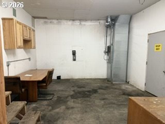 11307 Ne GLISAN St, Portland, OR 97220