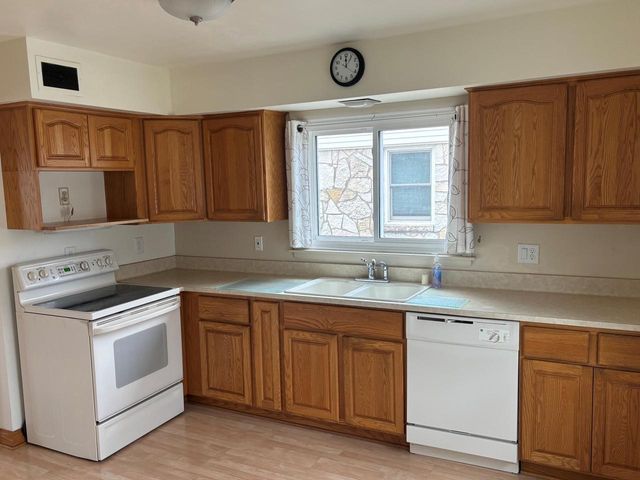 7171 N Seneca AVENUE, Glendale, WI 53217