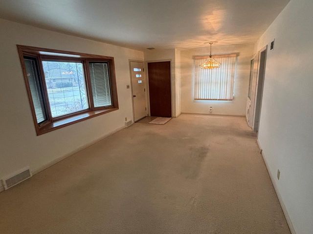 7171 N Seneca AVENUE, Glendale, WI 53217