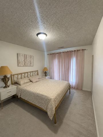 25 Lincoln Avenue 13, Iowa City, IA 52246