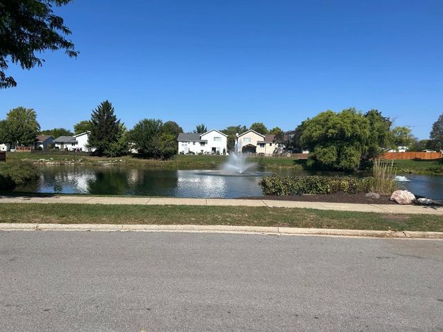 1092 E Cottonwood Way, Palatine, IL 60074