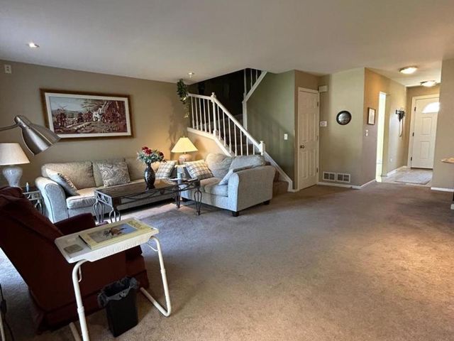 1092 E Cottonwood Way, Palatine, IL 60074