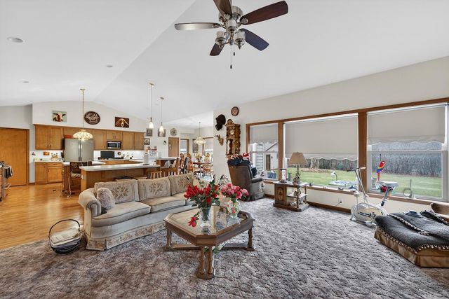 4812 S 39th STREET, Greenfield, WI 53221