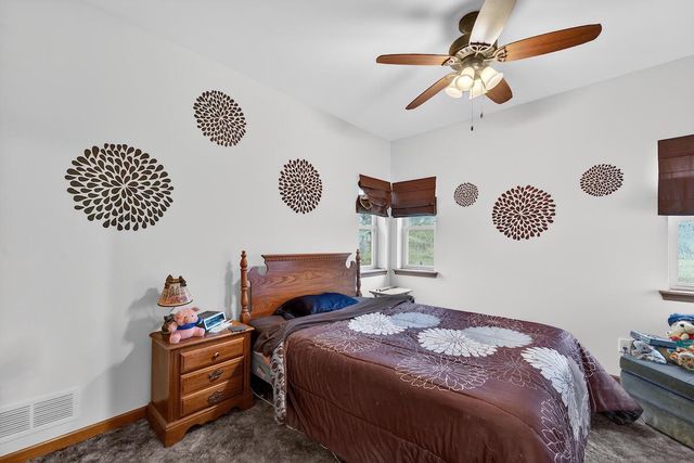 4812 S 39th STREET, Greenfield, WI 53221