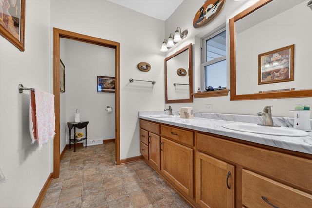 4812 S 39th STREET, Greenfield, WI 53221