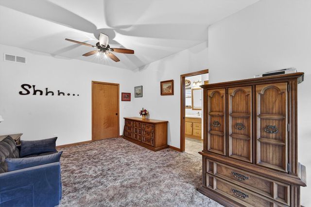 4812 S 39th STREET, Greenfield, WI 53221