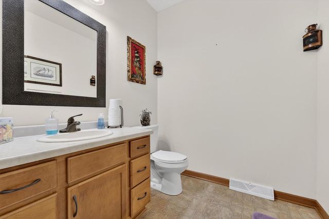 4812 S 39th STREET, Greenfield, WI 53221