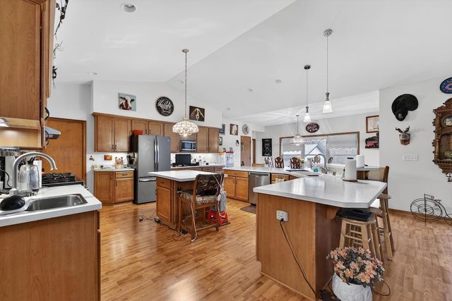 4812 S 39th STREET, Greenfield, WI 53221