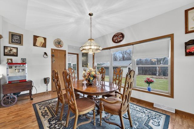 4812 S 39th STREET, Greenfield, WI 53221