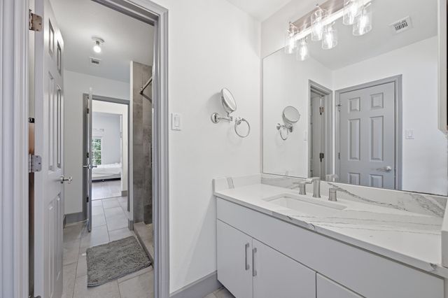 10011 Brightling LN, Austin, TX 78750