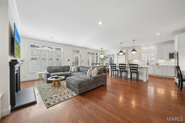 34 Burroughs Lane, St Louis, MO 63124