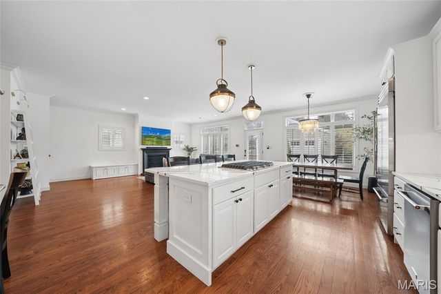 34 Burroughs Lane, St Louis, MO 63124