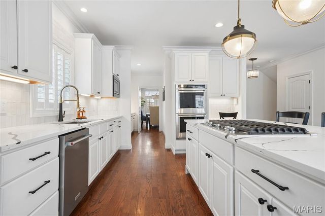 34 Burroughs Lane, St Louis, MO 63124