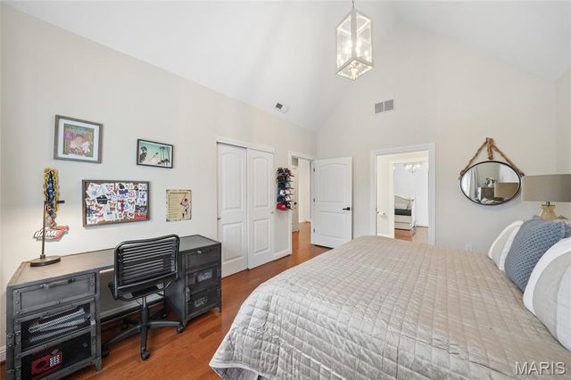34 Burroughs Lane, St Louis, MO 63124