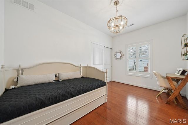 34 Burroughs Lane, St Louis, MO 63124