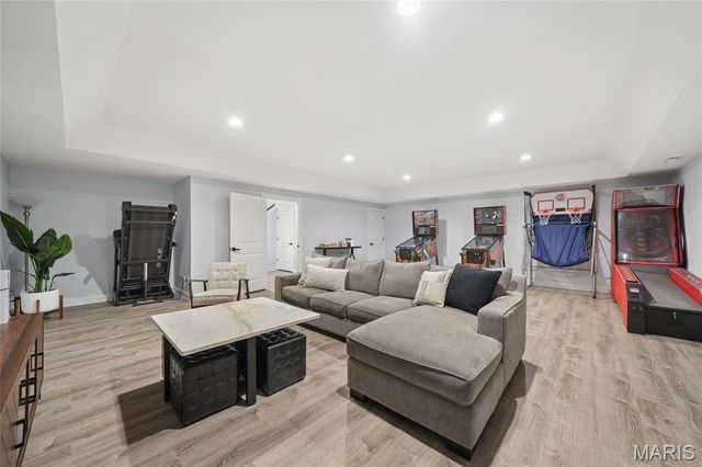 34 Burroughs Lane, St Louis, MO 63124