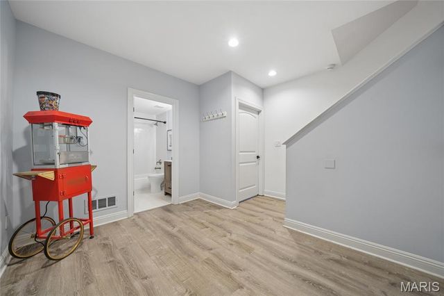 34 Burroughs Lane, St Louis, MO 63124