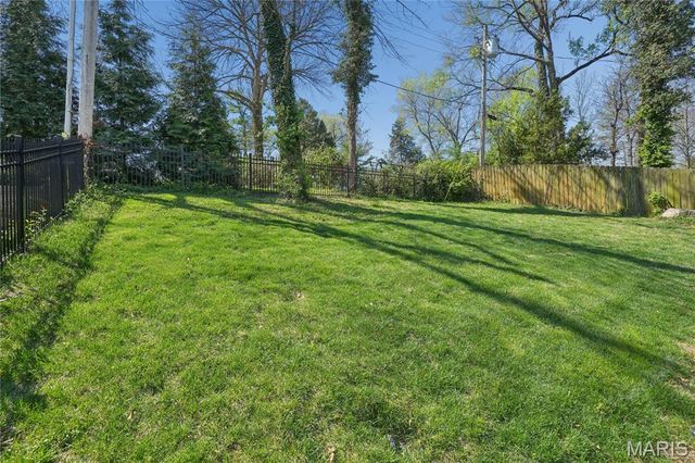 34 Burroughs Lane, St Louis, MO 63124