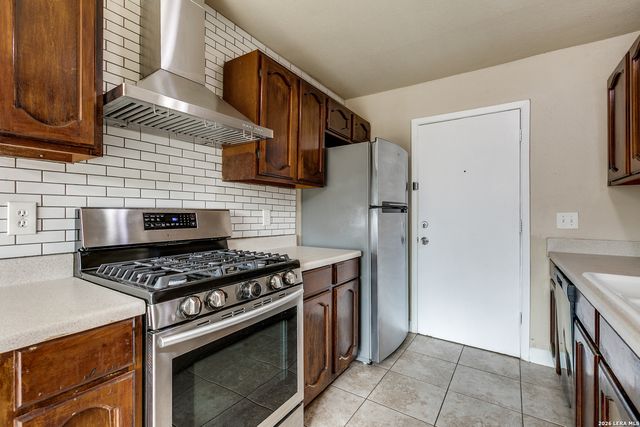 7114 SPRING MORNING ST, San Antonio, TX 78249