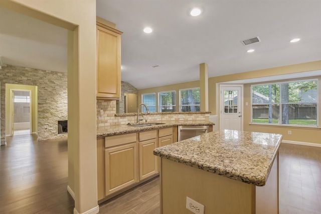 74 S Wynnoak Circle, The Woodlands, TX 77382