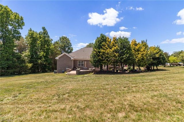 8510 Point Oak Drive, Colfax, NC 27235